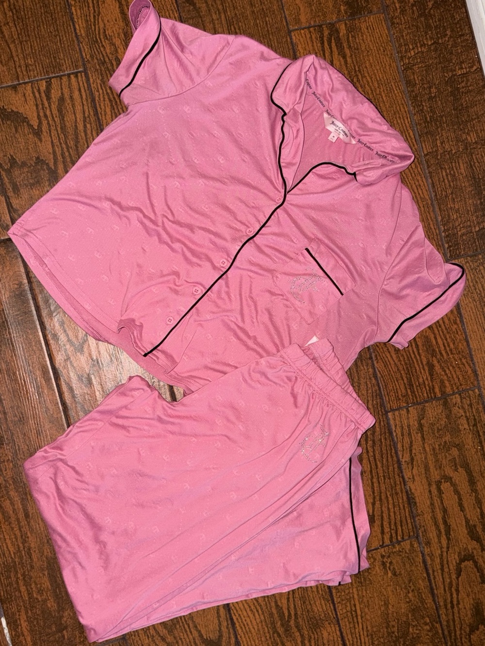 Juicy Couture Pink Short Sleeve Pajama Set with Black Piping